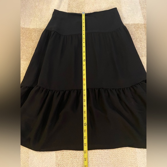 Banana Republic Black Midi Skirt - Size 4 - Picture 6 of 6